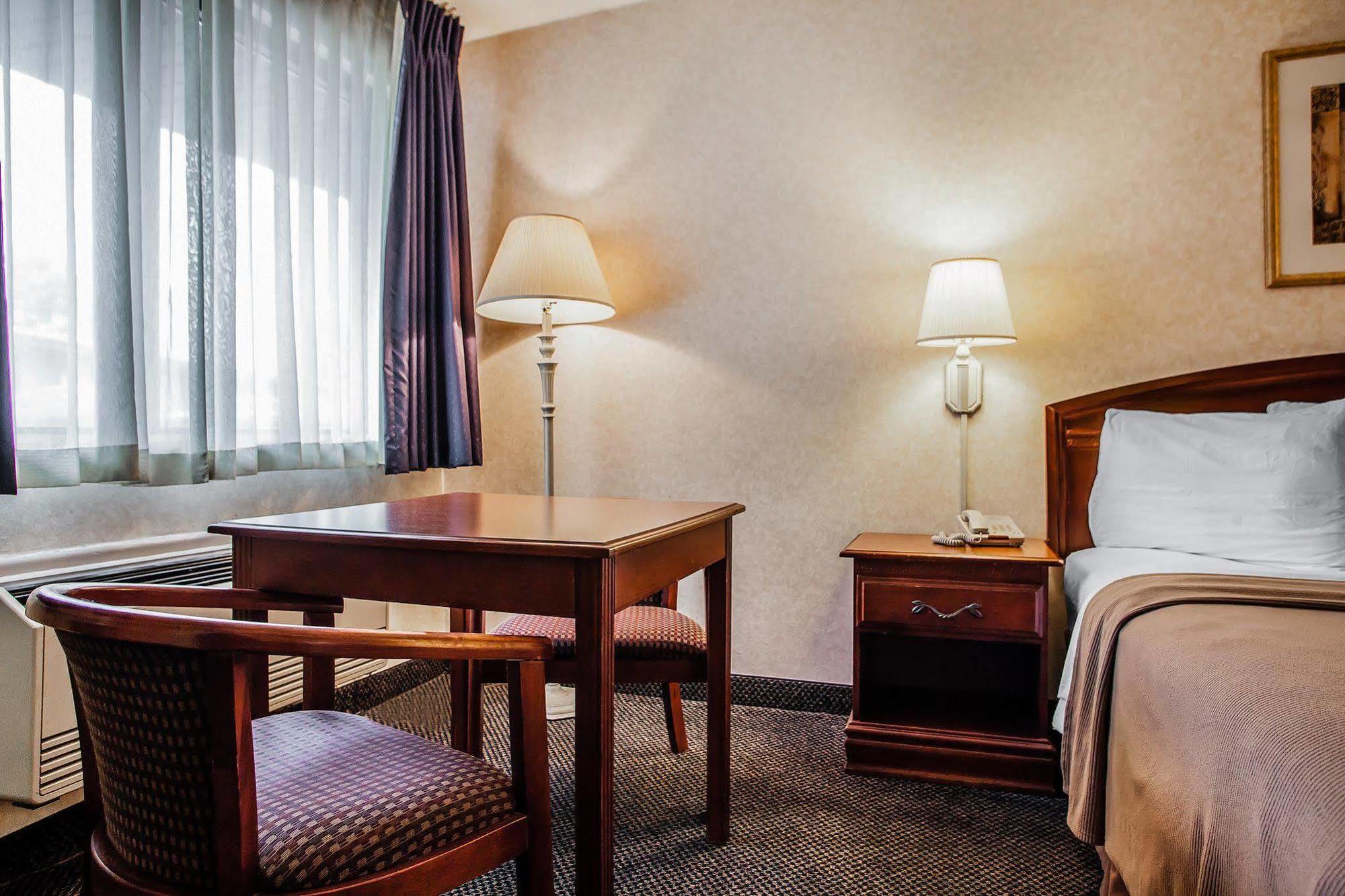 Knights Inn Montgomeryville Eksteriør billede